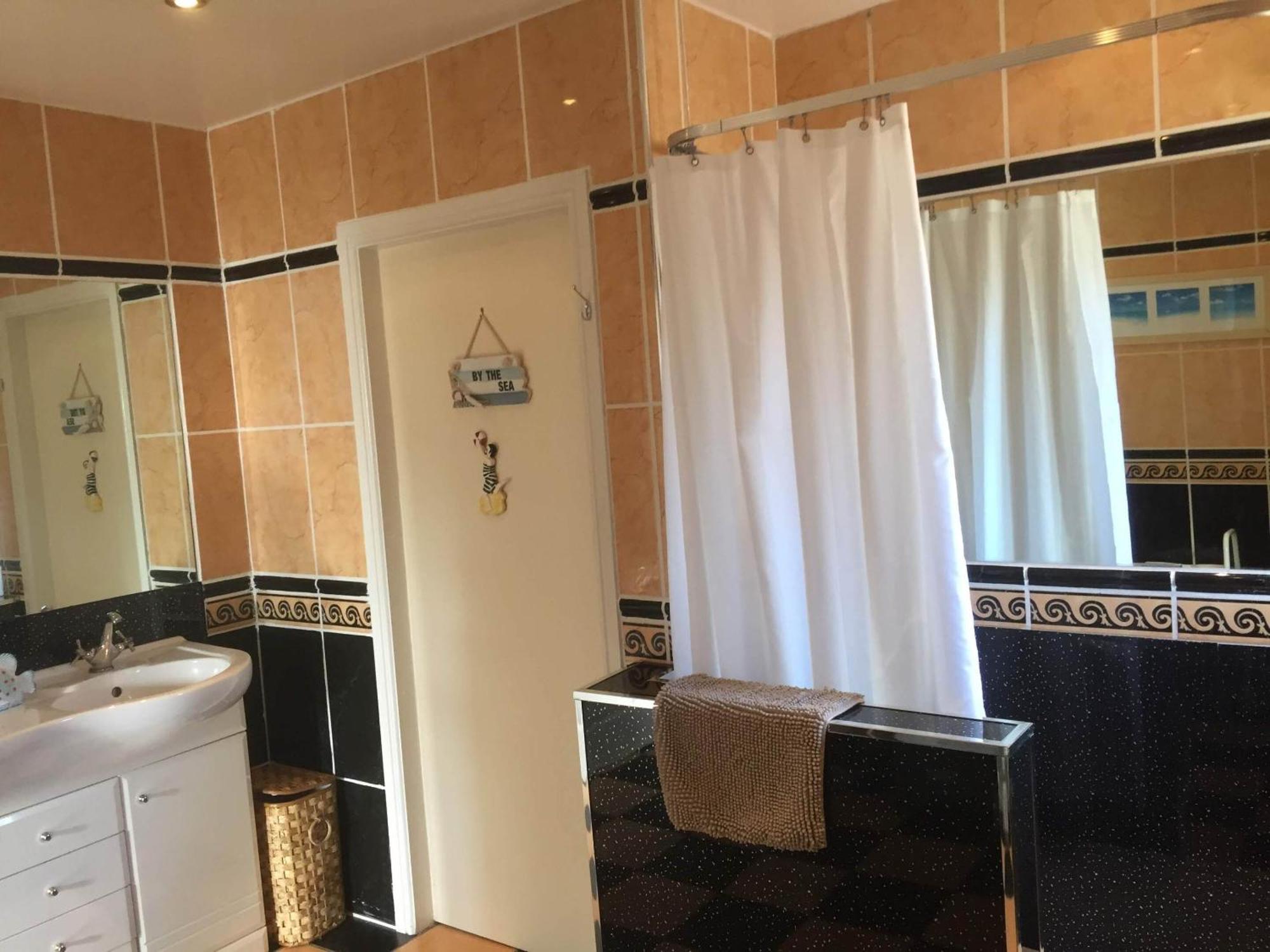 Vila Hogwarts Bed And Continental Breakfast Sheerness Pokoj fotografie